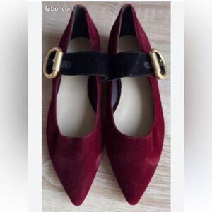 Vero Cuoio Red Flats with Black Strap and Gold Buckle